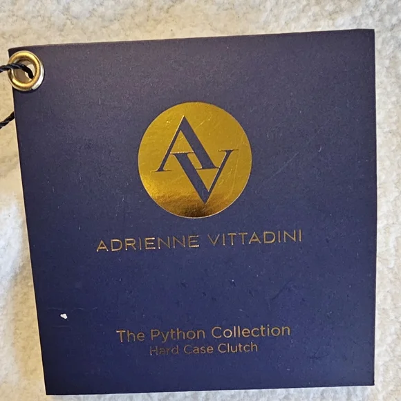 Hard case Clutch/crossbody hand bag. Stylish great for a date dinner or brunch! - Picture 4 of 5